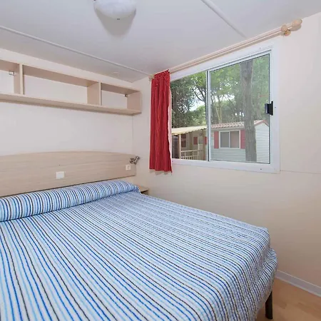 Kompleks wypoczynkowy Mobilehomes In 21308 *